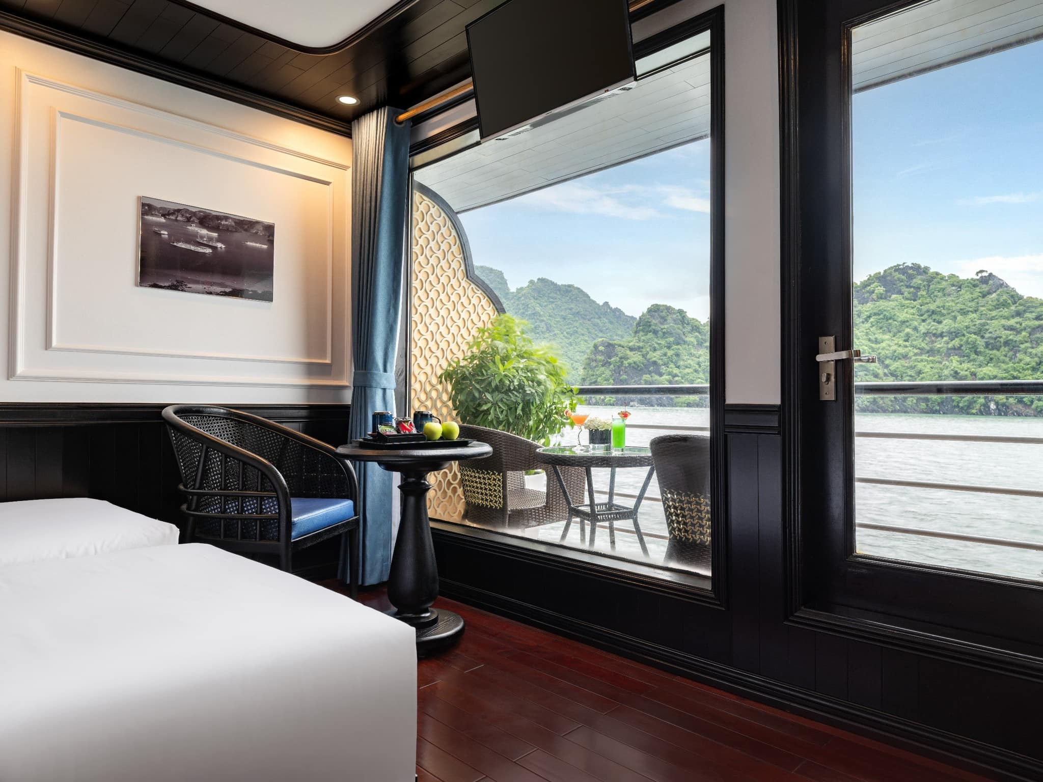 Du thuyền La Casta cruise 5 sao vịnh Lan Hạ 16 Hạng phòng Senior Suite tầng 2 du thuyền La Casta cruise