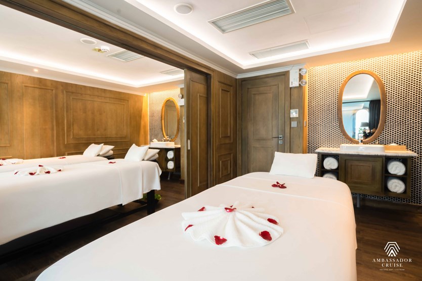 Du thuyền Ambassador Day cruise 6* vịnh Hạ Long