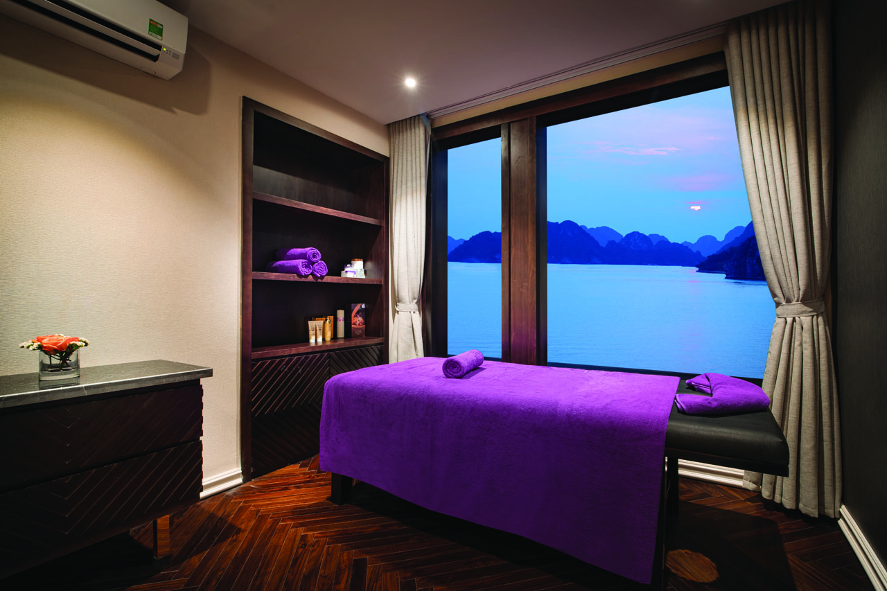 Spa trên du thuyền 5 sao vịnh Hạ Long Lan Hạ trong ngày