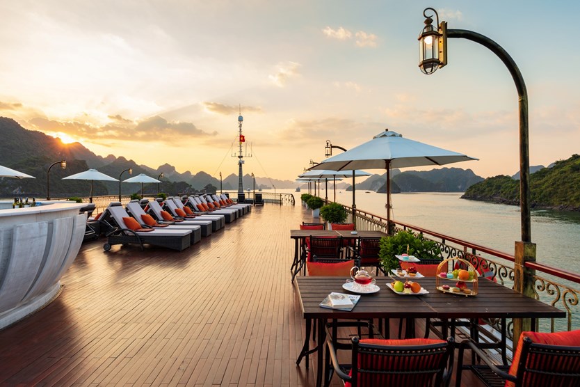 Du thuyền Indochine Cruise 5 sao vịnh Lan Hạ