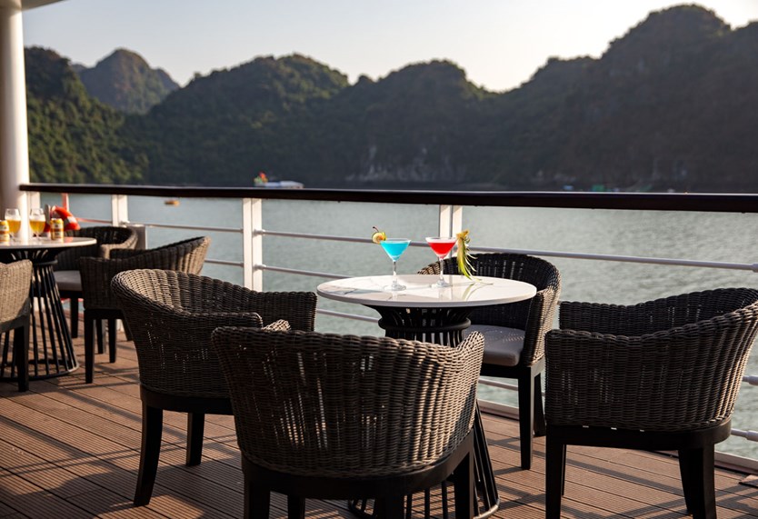 Du thuyền Jade Sails day cruise thăm Vịnh 8 tiếng