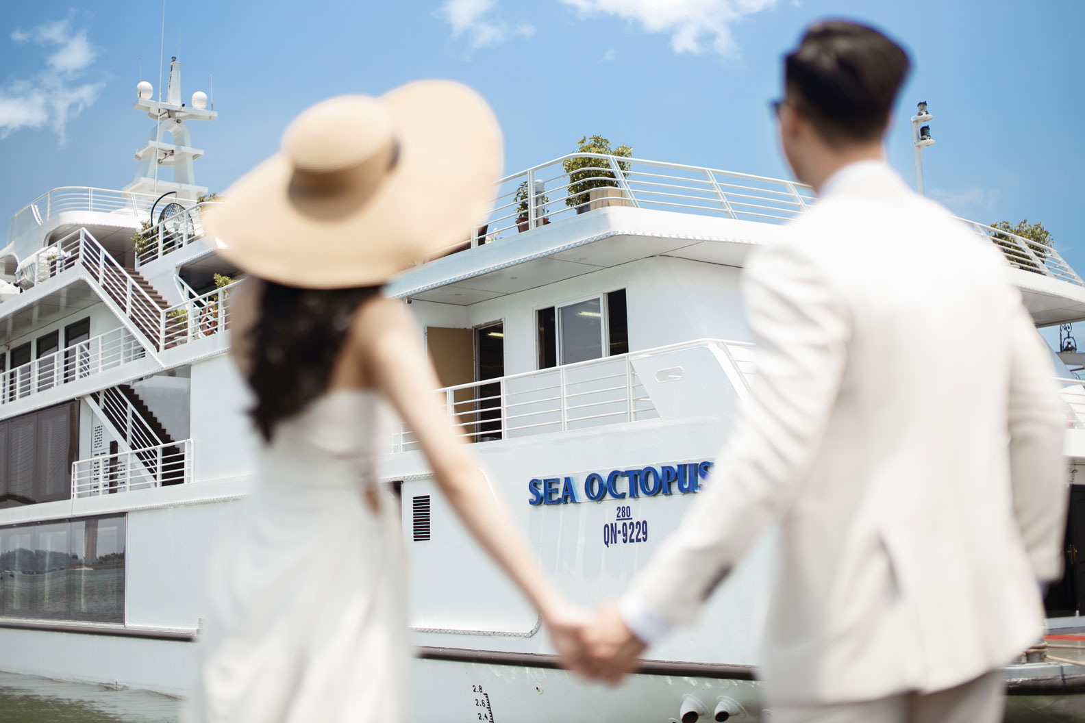 tại sao lại có tên là Du thuyền Sea octopus?