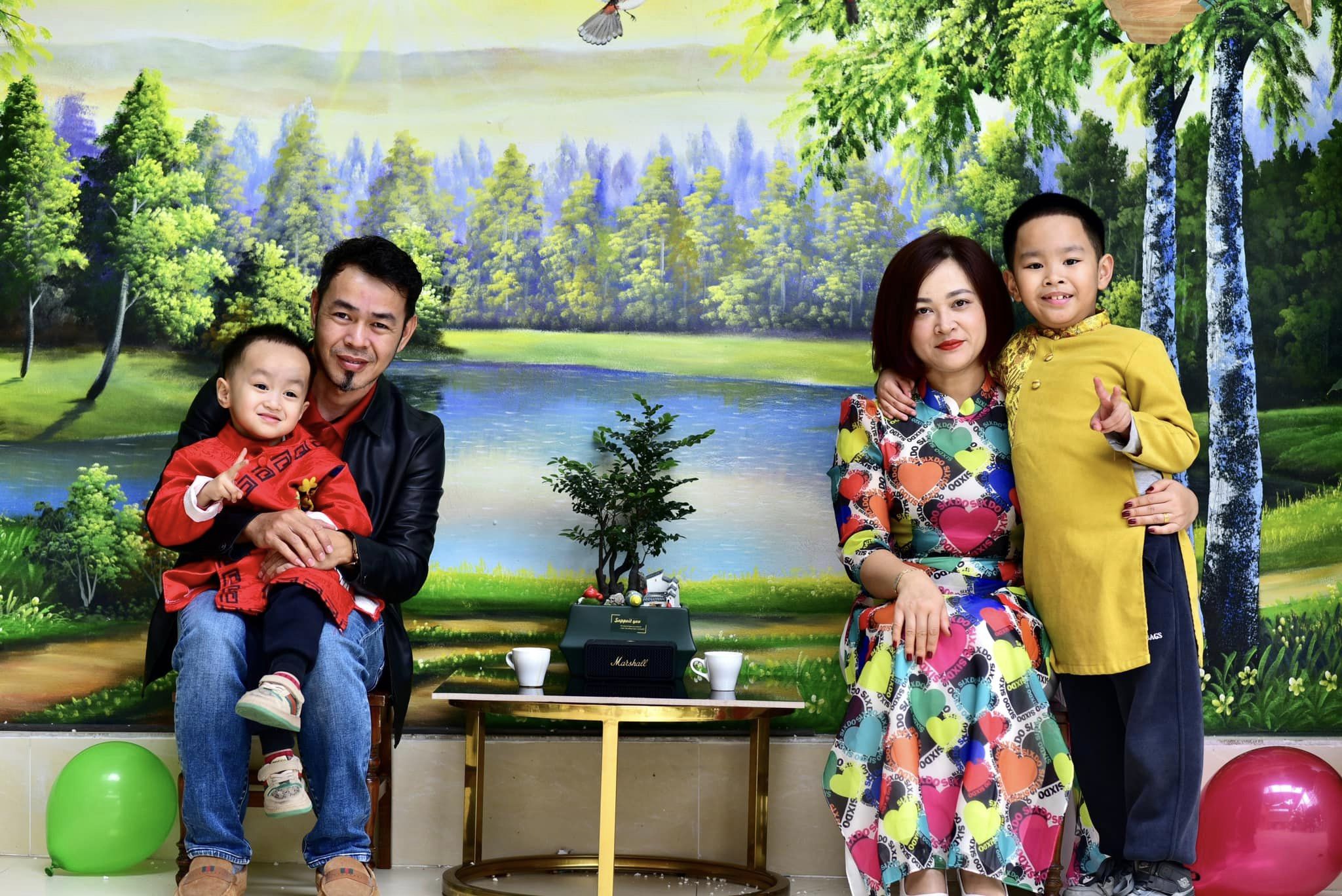 Tranh tường hình thiên nhiên rất sống động tại căn homestay 4 ngủ với thiết kế độc nhất vô nhị tại Hạ Long