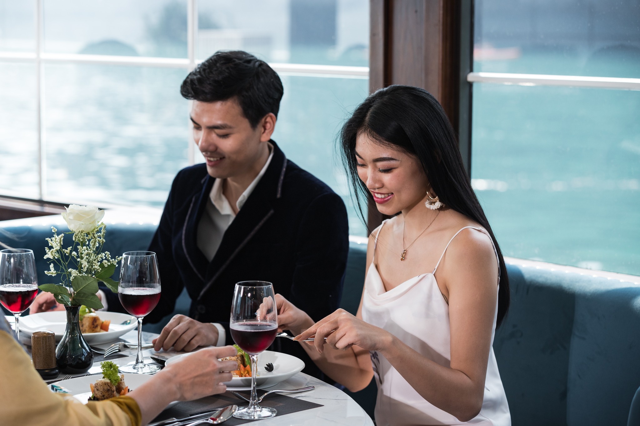 Bữa trưa set Âu trên du thuyền