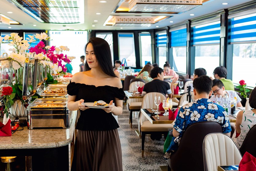Du thuyền Queen cruise tham quan Hạ Long 1 ngày