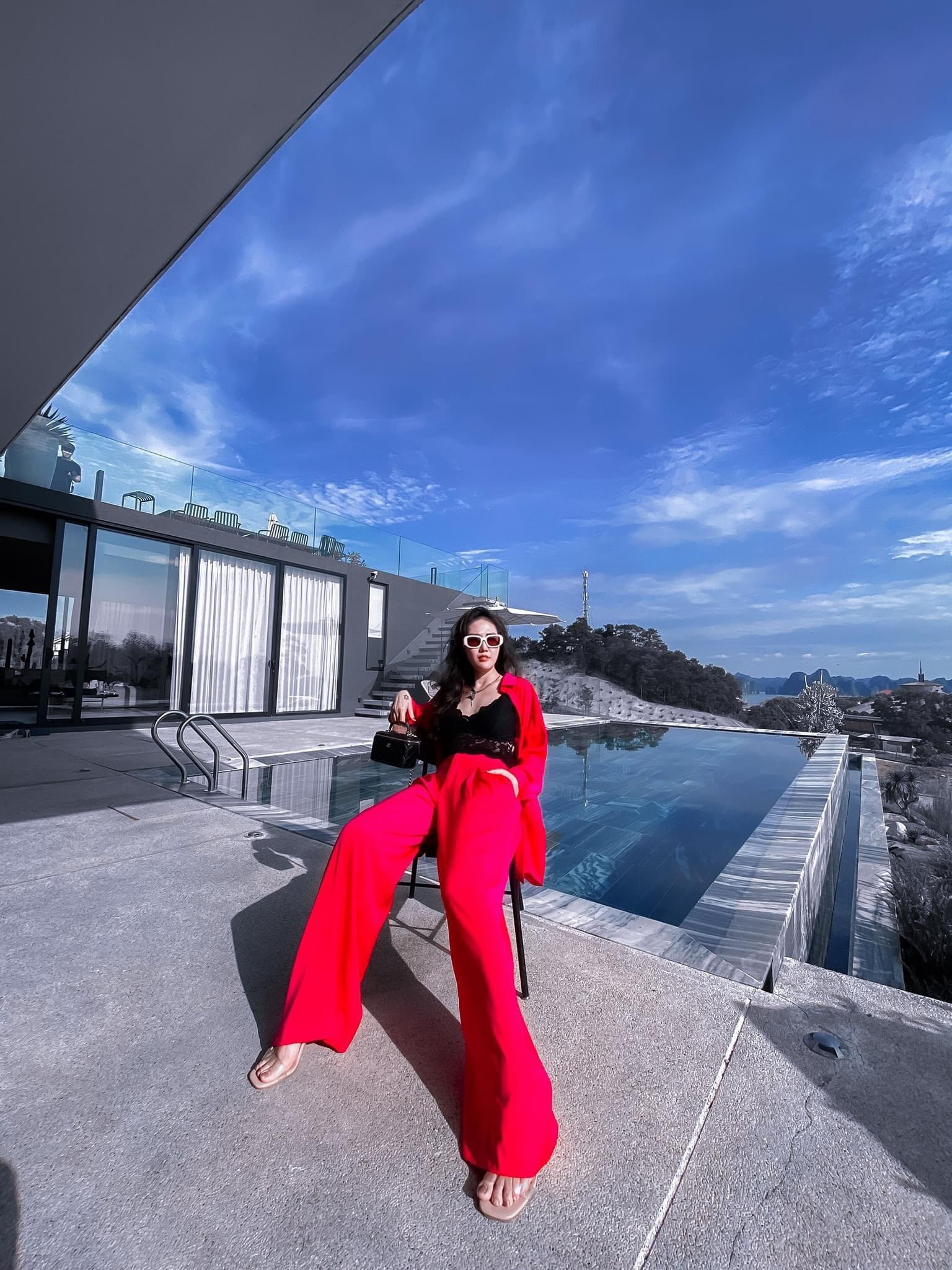 check in căn biệt thự 6 phòng ngủ hot nhất Hạ Long