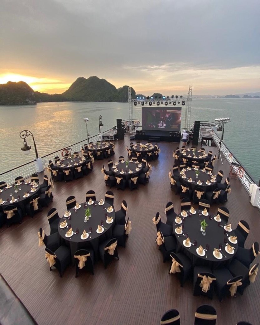 Du thuyền Ambassador cruise 5* 2N1Đ vịnh Hạ Long