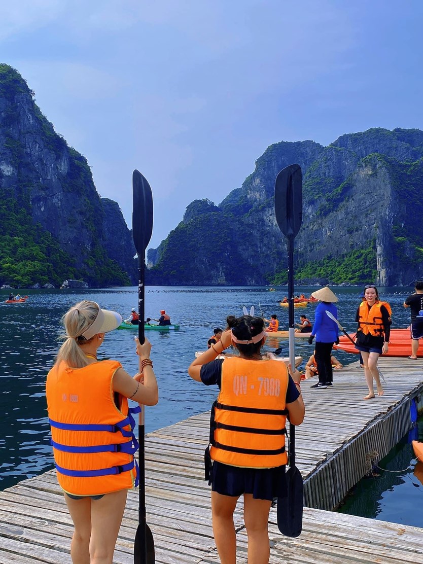 Du thuyền Ambassador cruise 5* 2N1Đ vịnh Hạ Long