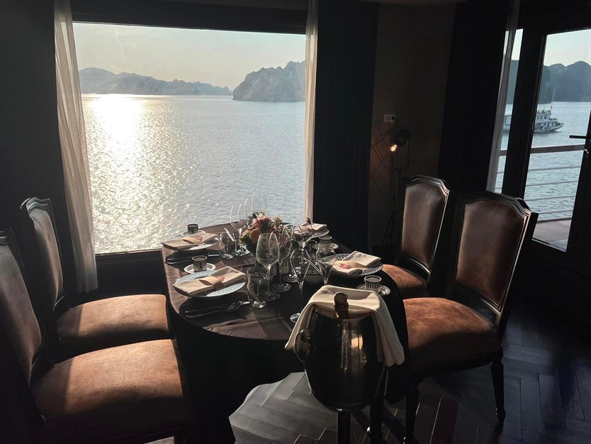 Du thuyền Ambassador cruise 5* 2N1Đ vịnh Hạ Long