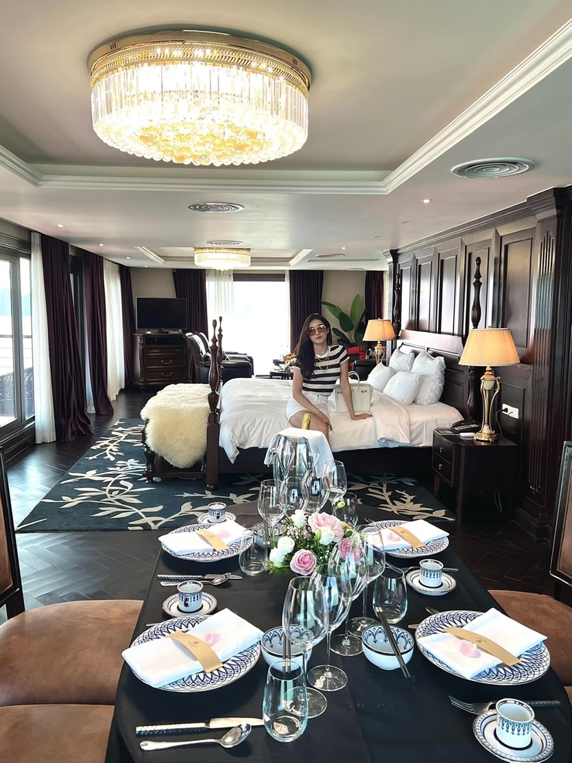 Du thuyền Ambassador cruise 5* 2N1Đ vịnh Hạ Long