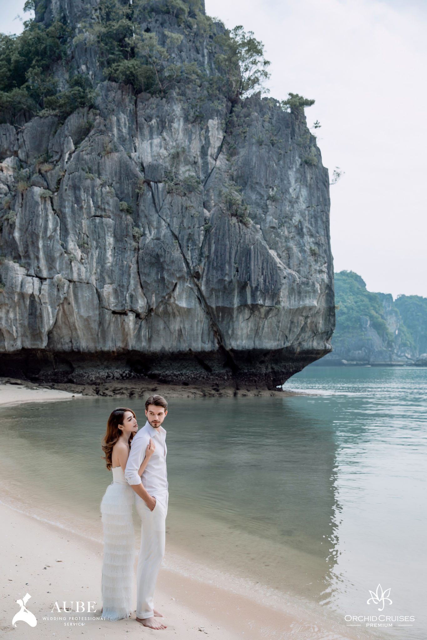 tàu ngủ đêm 5 sao hạng sang Orchid Premium cruise được nhiều cặp đôi lựa chọn làm địa điểm chụp ảnh cưới