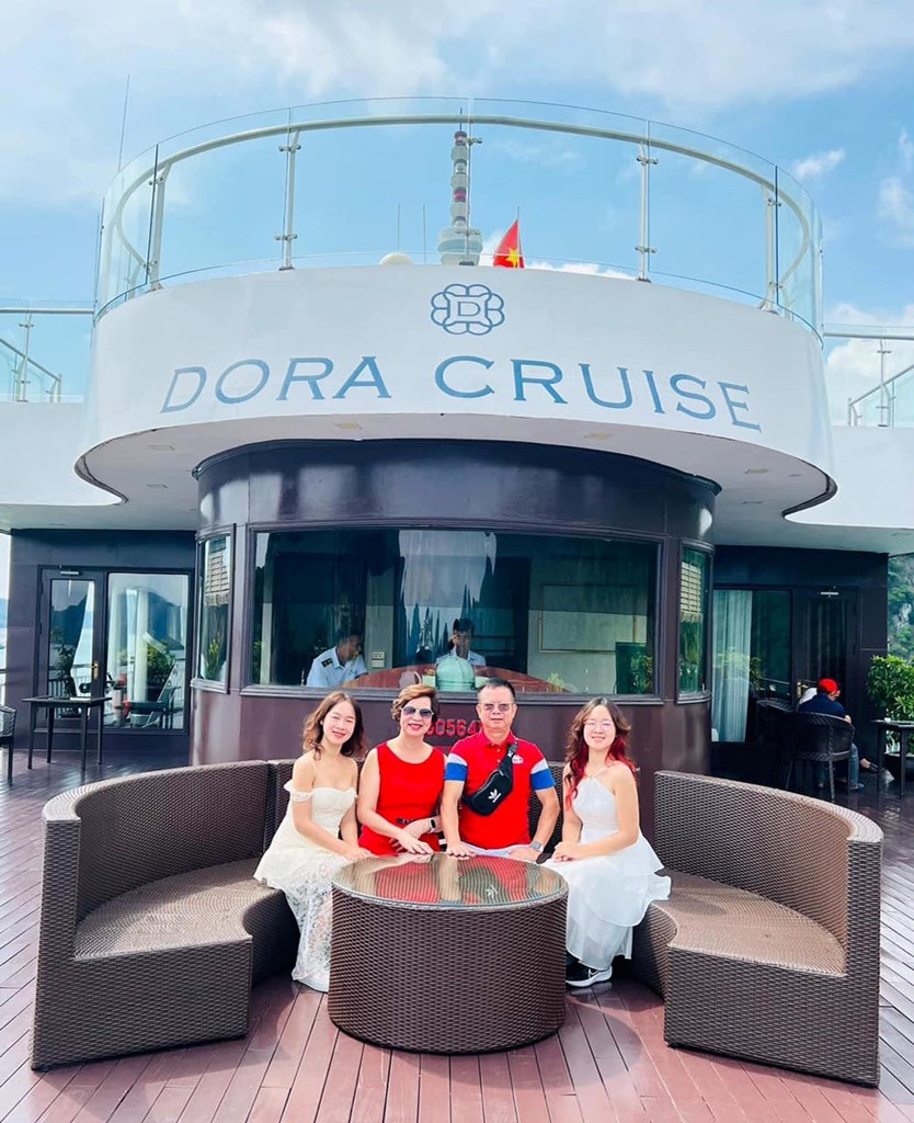 Du thuyền Dora cruise 5 sao vịnh Lan Hạ