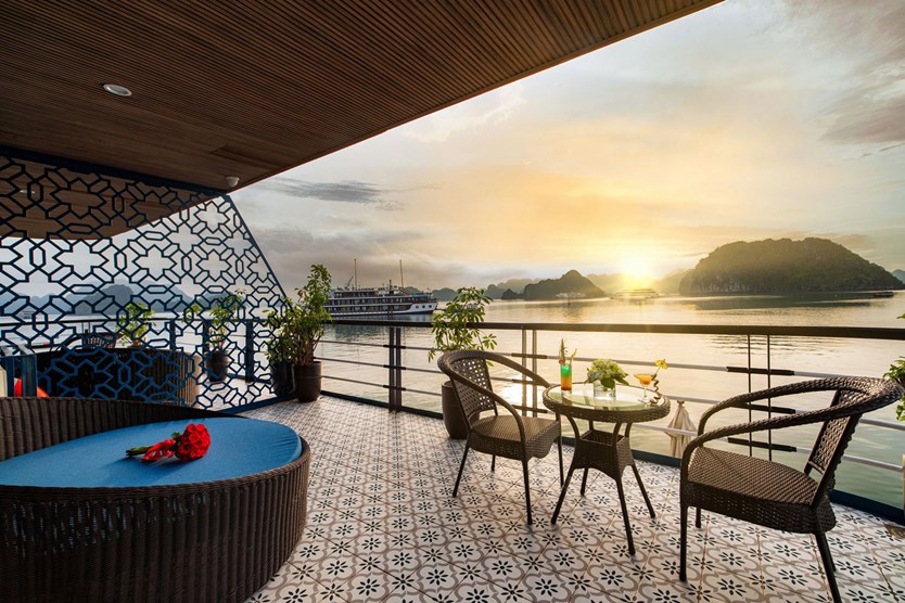 Du thuyền Doris cruise 5 sao vịnh Lan Hạ