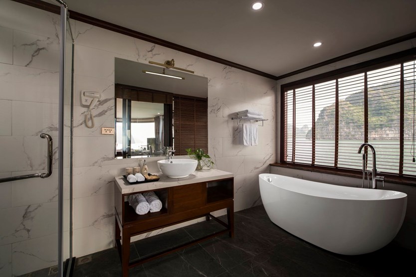 Du thuyền Dora cruise 5 sao vịnh Lan Hạ