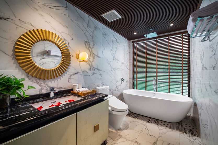 Du thuyền Stellar of the Seas chuẩn 5 sao