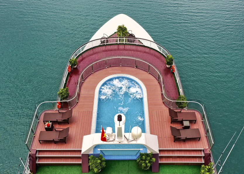 Du thuyền Dora cruise 5 sao vịnh Lan Hạ