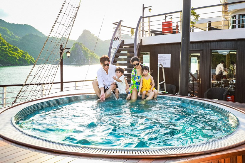 Du thuyền Orchid Classic cruise 5 sao vịnh Lan Hạ