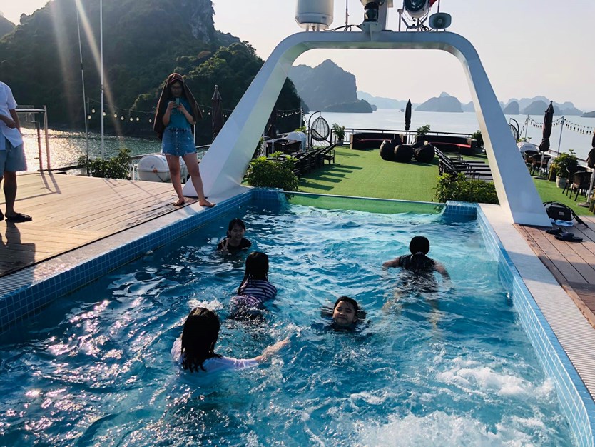 Du thuyền Dora cruise 5 sao vịnh Lan Hạ