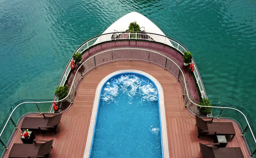 Du thuyền Dora cruise 5 sao vịnh Lan Hạ