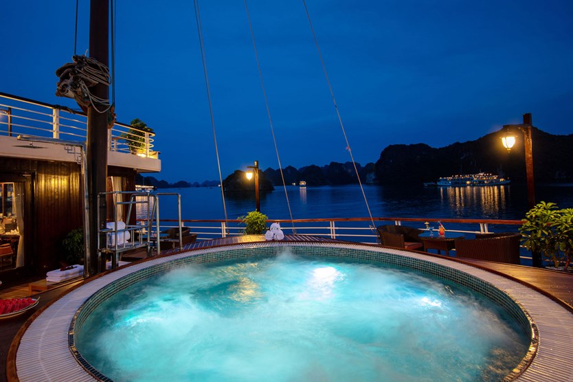 Du thuyền Orchid Classic cruise 5 sao vịnh Lan Hạ