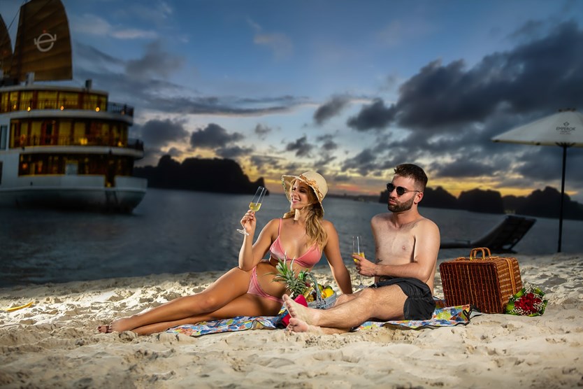 Du thuyền Emperor Hạ Long 5* chỉ với 10 phòng