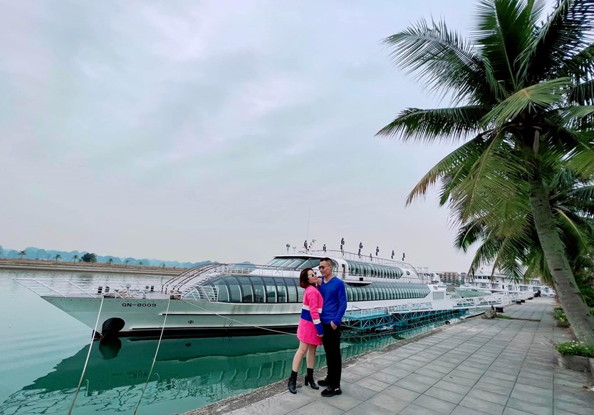 Du thuyền nhà hàng Paradise Delight Hạ Long