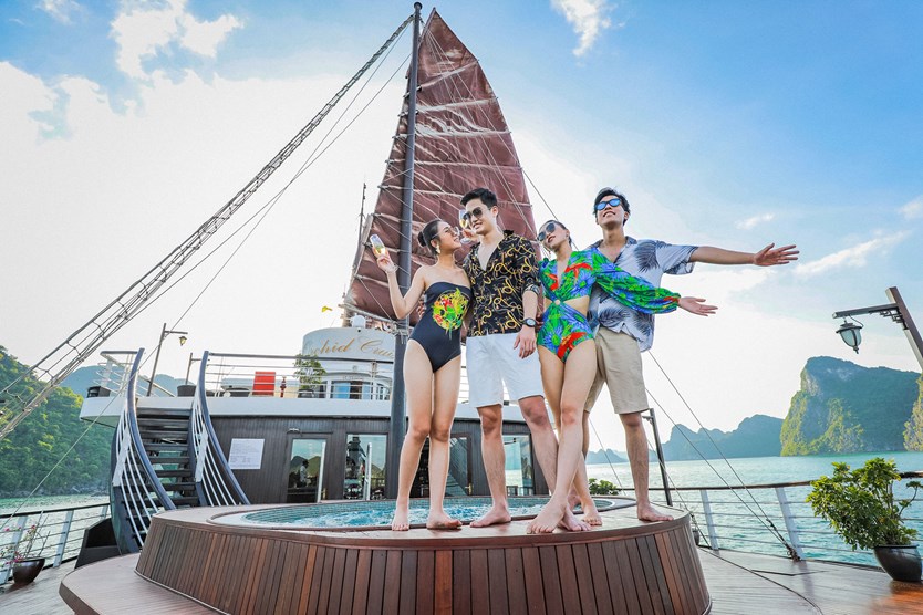 Du thuyền Orchid Classic cruise 5 sao vịnh Lan Hạ