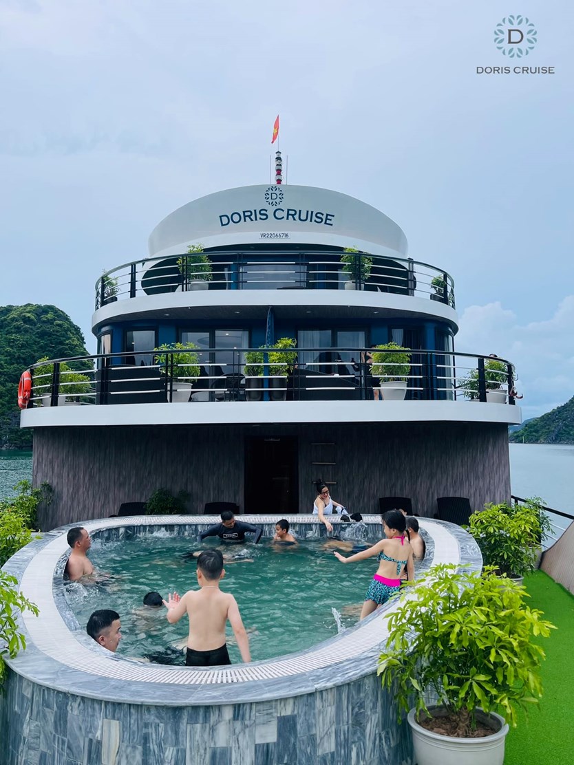 Du thuyền Doris cruise 5 sao vịnh Lan Hạ