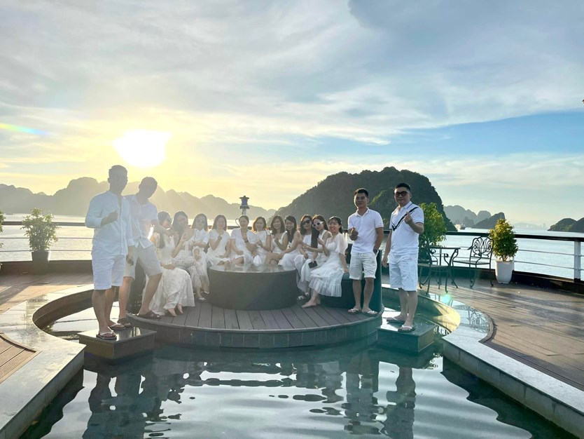 Du thuyền Le Theatre cruise 5 sao Lan Hạ