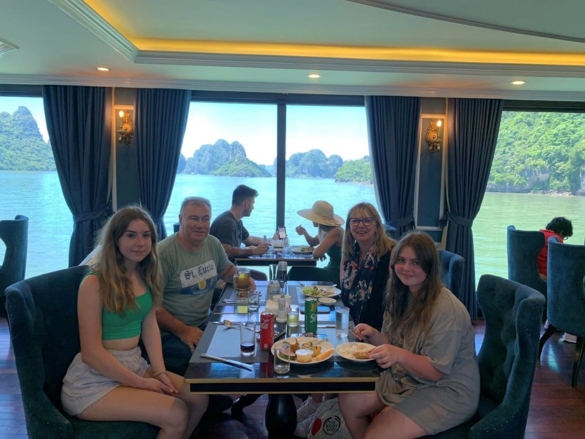 Du thuyền Le Theatre cruise 5 sao Lan Hạ