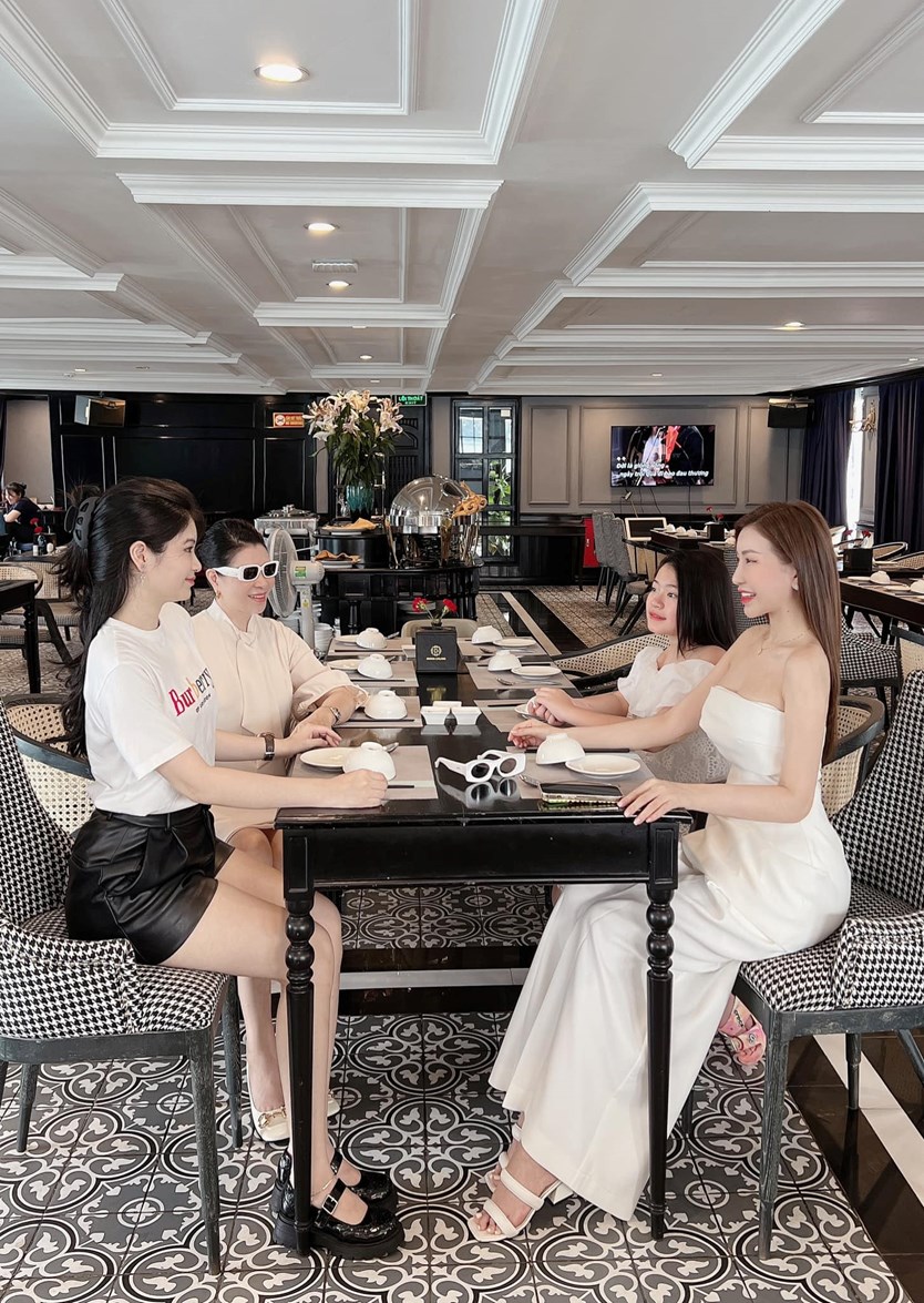 Du thuyền Doris cruise 5 sao vịnh Lan Hạ