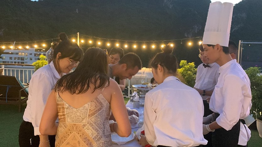 Du thuyền Dora cruise 5 sao vịnh Lan Hạ