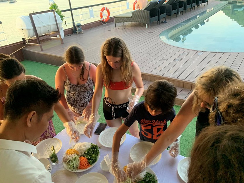 Du thuyền Le Theatre cruise 5 sao Lan Hạ