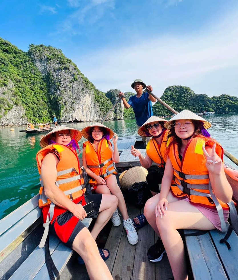 Du thuyền Dora cruise 5 sao vịnh Lan Hạ