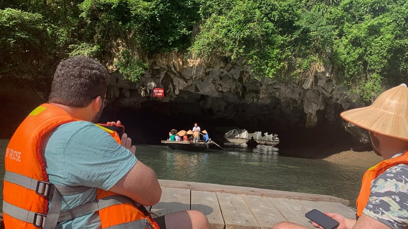 Du thuyền Dora cruise 5 sao vịnh Lan Hạ