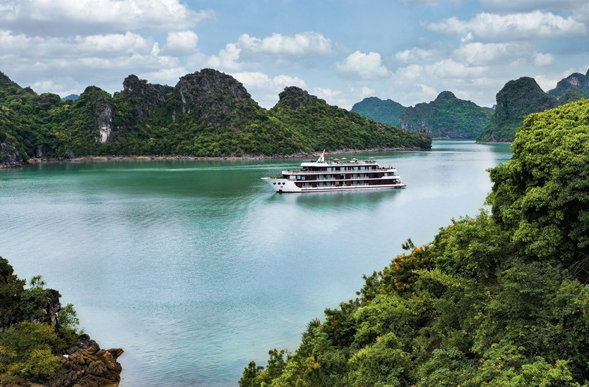 Du thuyền Dora cruise 5 sao vịnh Lan Hạ