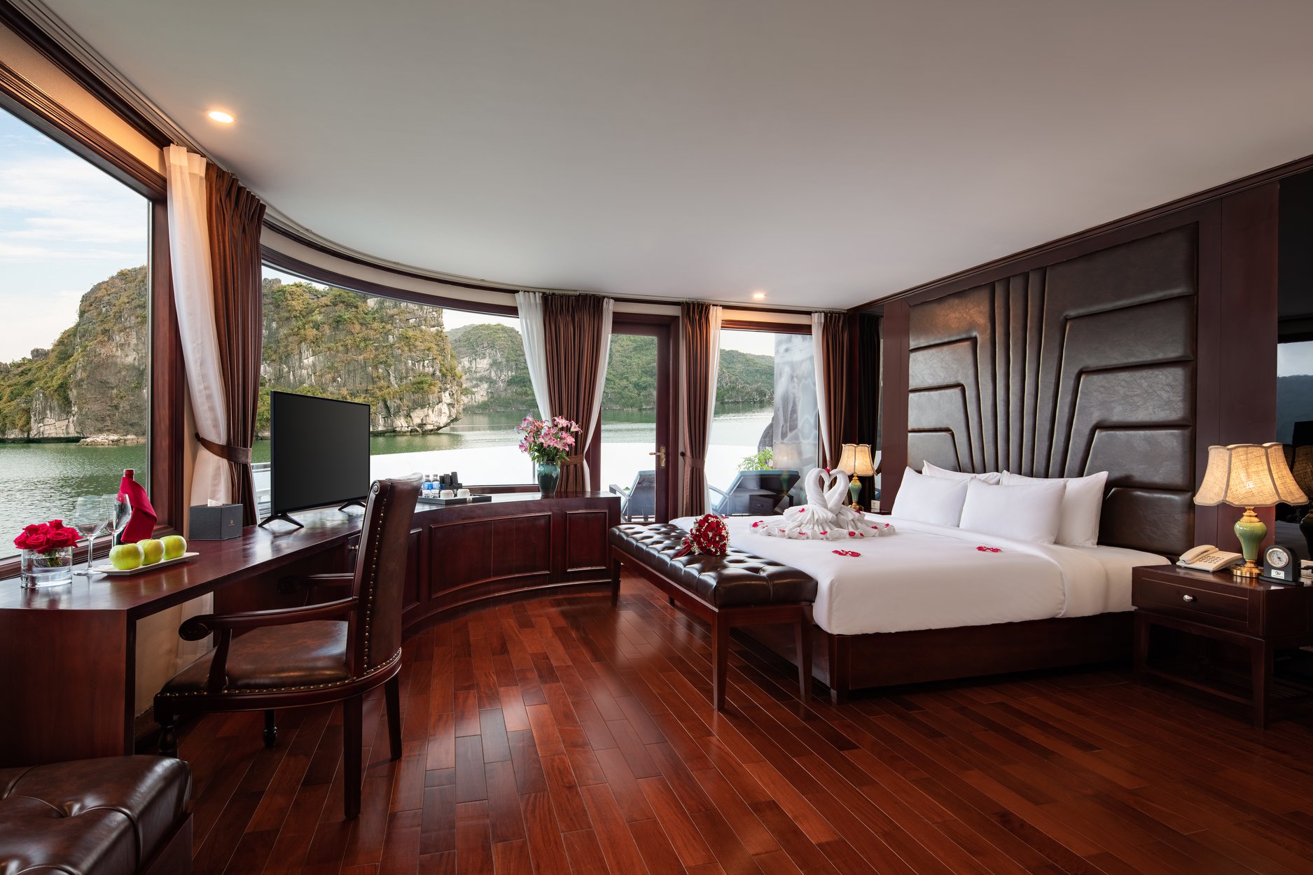 Du thuyền Dora cruise 5 sao vịnh Lan Hạ 14 Phòng Honeymoon Suite du thuyền Dora cruise