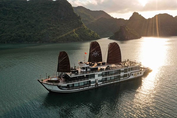 Du thuyền Orchid Classic cruise 5 sao vịnh Lan Hạ