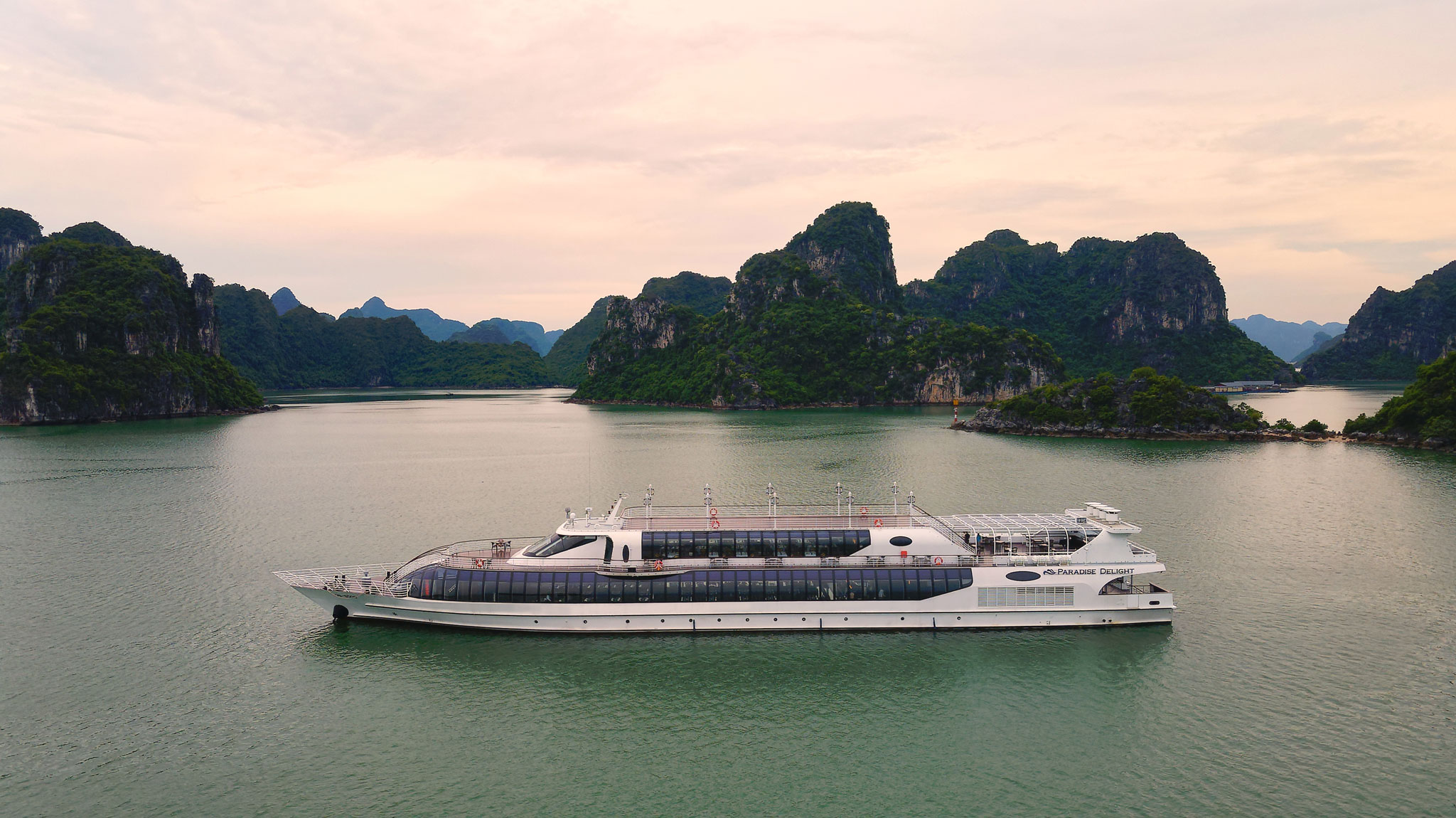 Siêu phẩm du thuyền nhà hàng Paradise Delight dining cruise Halong