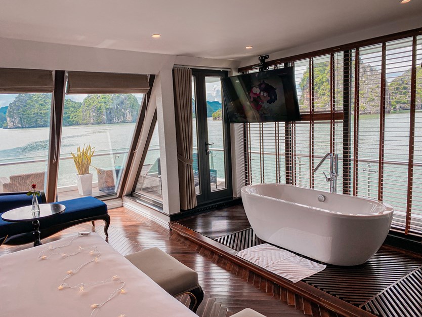 Du thuyền Stellar of the Seas chuẩn 5 sao