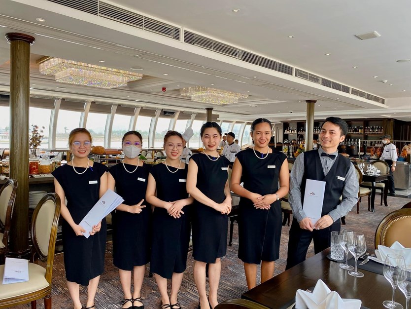 Du thuyền nhà hàng Paradise Delight Hạ Long