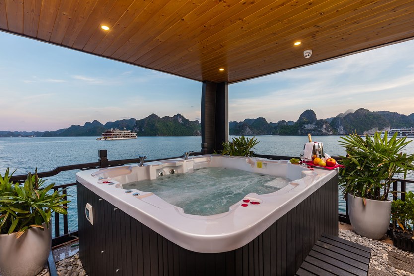 Du thuyền La Regina Grand 5 sao vịnh Lan Hạ