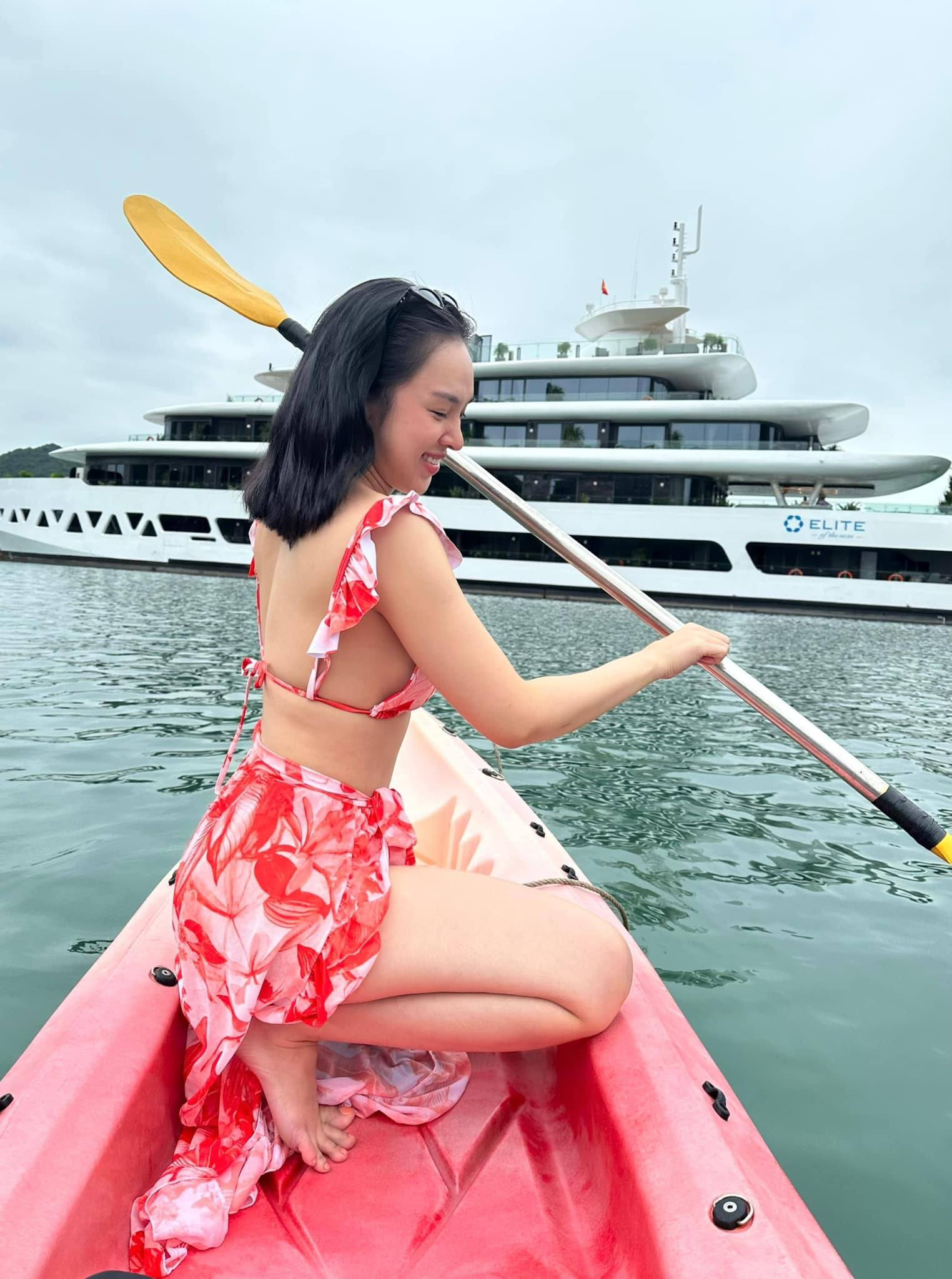 Kayking khám phá vịnh Lan Hạ là hoạt động không thể bỏ qua trên du thuyền Elite of the Seas