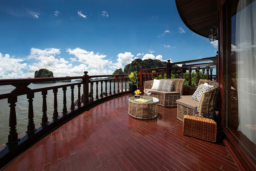 Du thuyền Emperor Hạ Long 5* chỉ với 10 phòng