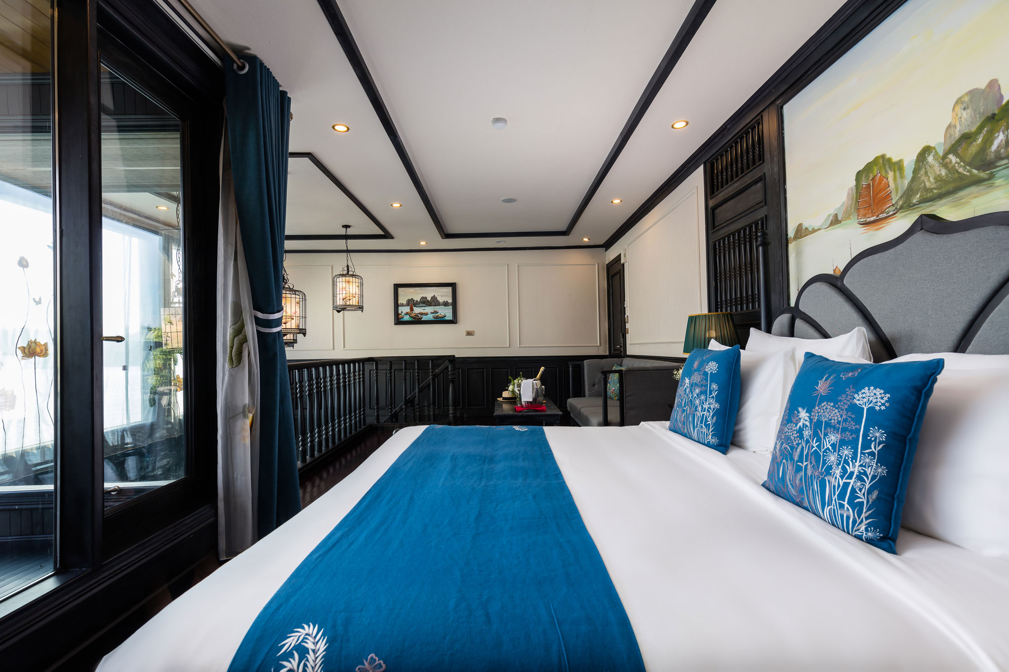Du thuyền La Regina Grand 5 sao vịnh Lan Hạ 14 Hạng phòng Lan Ha Duplex Suite du thuyền 5* La Regina Grand cruise vịnh Lan Hạ