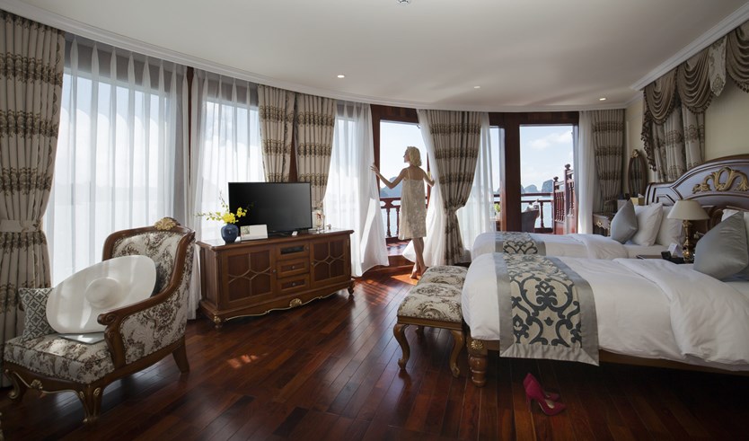 Du thuyền Emperor Hạ Long 5* chỉ với 10 phòng