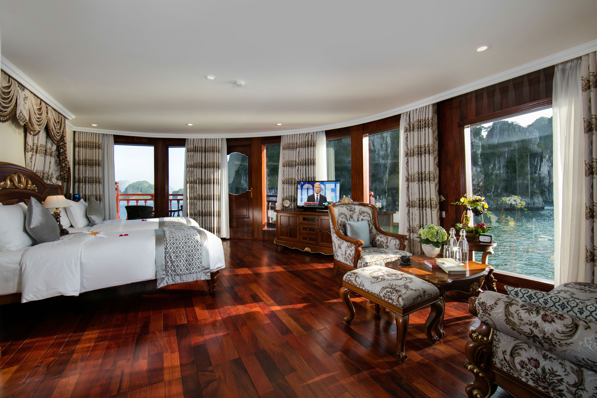 Du thuyền Emperor Hạ Long 5* chỉ với 10 phòng 11 Phòng Nha Trang Suites du thuyền Hoàng đế Emperor cruise Hạ Long