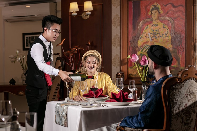 Du thuyền Emperor Hạ Long 5* chỉ với 10 phòng