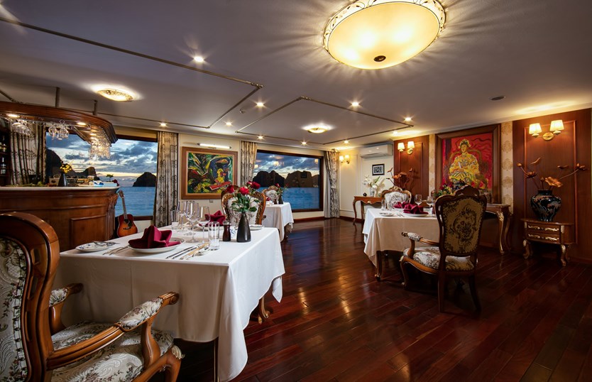 Du thuyền Emperor Hạ Long 5* chỉ với 10 phòng