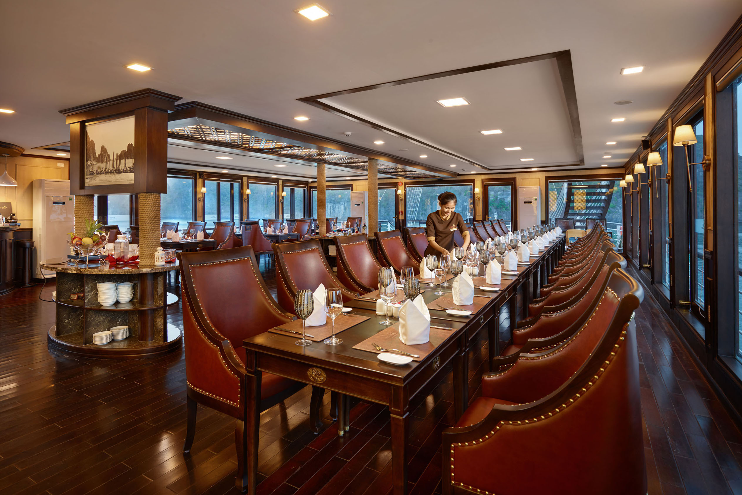 Nhà hàng du thuyền 5 sao Orchid Trendy Cruise